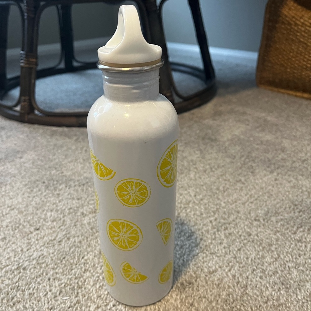 ‘lemon slice’ water bottle